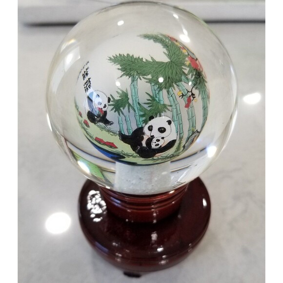 Chinese Reverse painted panda scene paperweight with wood base vintage rare - Picture 2 of 9